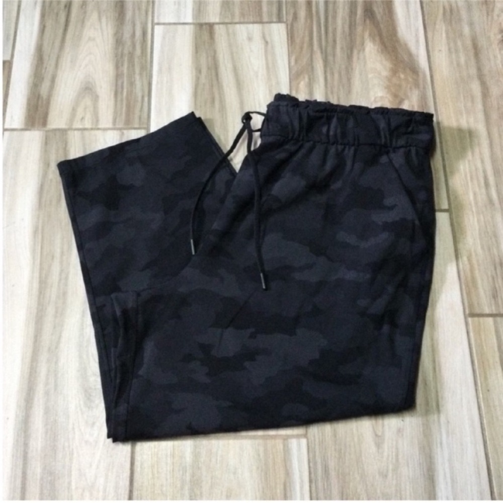 Lululemon Athletica Crop Bottoms 16